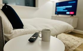 Spectacular Studio Apartment Near To Old Trafford Stadium